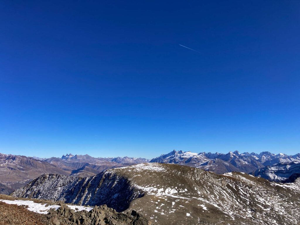 Vue du sommet du Taillefer vers l'est (la Meije, les Aiguilles d'Arve)